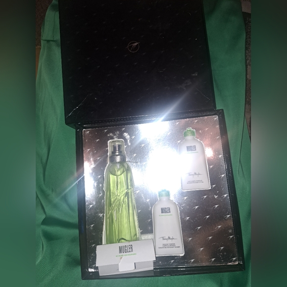 Thierry Mugler Mugler 3pc Gift Set - Picture 4 of 8